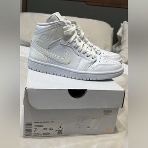 Women’s air Jordan’s 1 mid